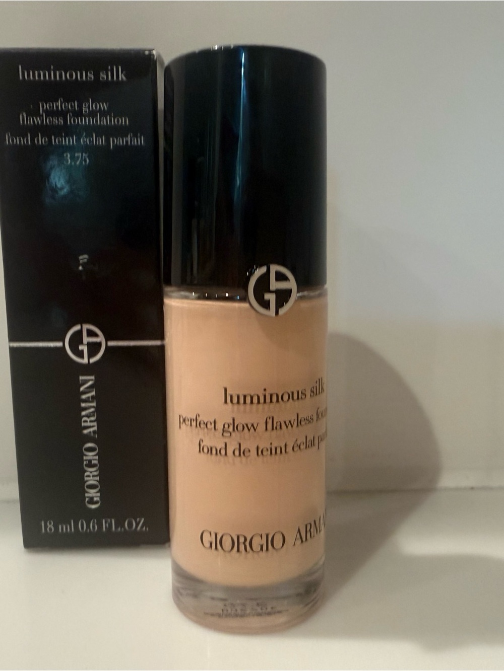 New Giorgio Armani Luminous Silk Foundation - 3.75 - Picture 3 of 8